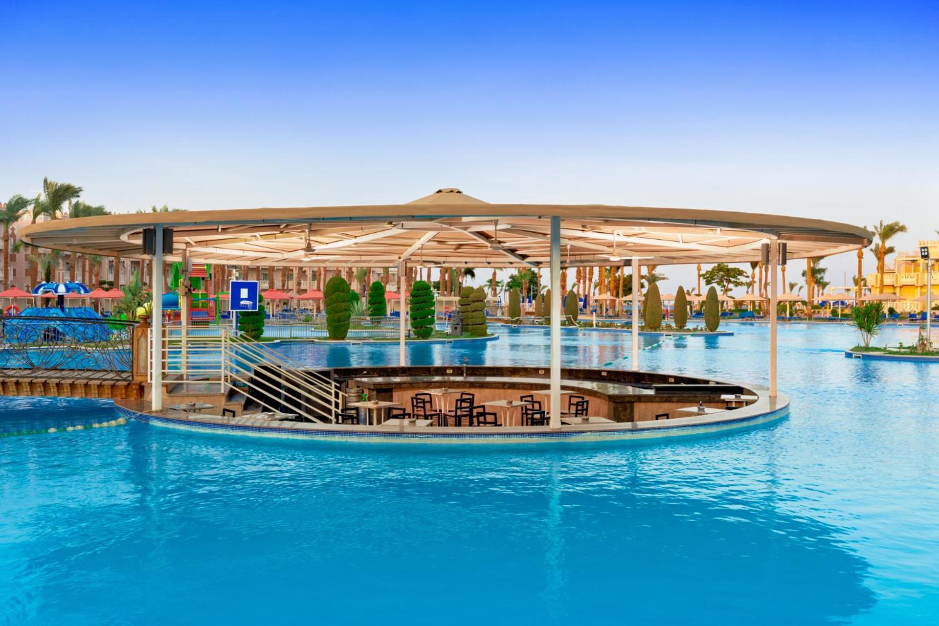 Pickalbatros Palace - Aqua Park Hurghada Exterior photo The swimming pool at the Hilton Sharm El-Sheikh